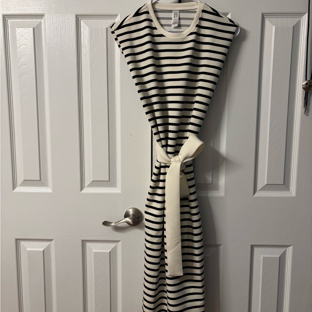 SPANX Air Essentials Black and White Striped Midi Dress with Belt - Picture 3 of 4
